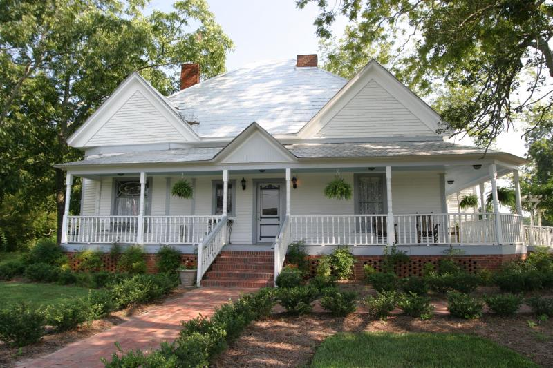 “13 Tell-Tale Signs You Grew Up in Early Aughts FOCO”